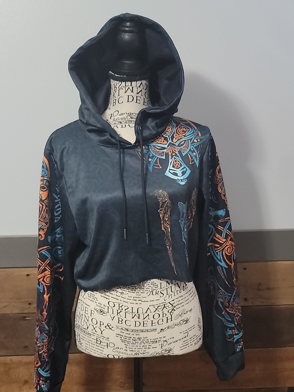 Lunafide Women's Large Crop Pullover Hoodie "Fenrir"